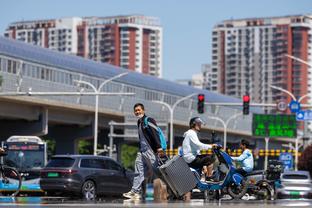 太阳报盘点基恩豪车：阿斯顿马丁DB7、宾利欧陆、路虎揽胜等